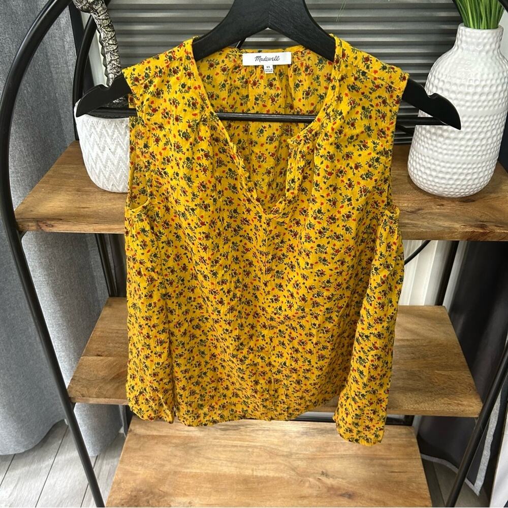 Madewell Flowy Mustard Gold Yellow Sleeveless Top.  women’s size XS